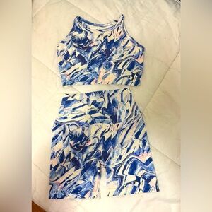 Women's athletic wear 2 piece set White/blues/ splash of pink size M.  Ribbed